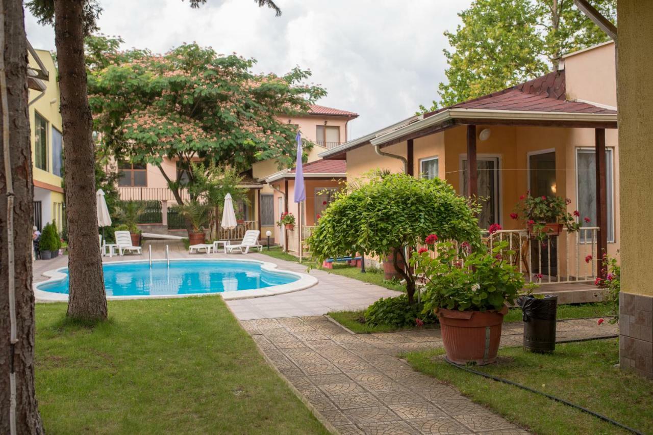 Holiday Village Interpark คราเนโว ภายนอก รูปภาพ